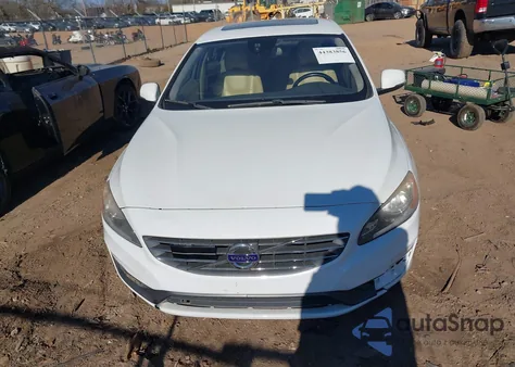 2014 Volvo S60 T6 z USA, uszkodzony, nr VIN YV1902FH7E2274320